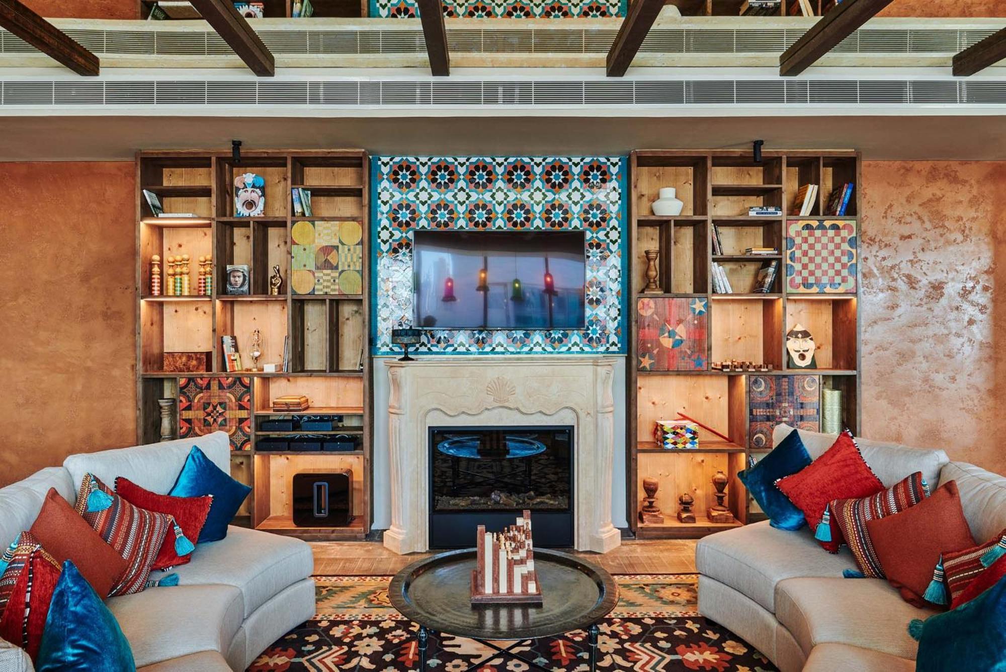 25Hours Hotel Dubai One Central Dış mekan fotoğraf The living room of a suite at the Ritz-Carlton, DIFC